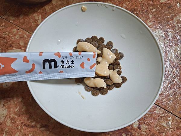 毛力士Maolex～新產品＜力士補肉泥吃爽也吃補（犬貓通用）