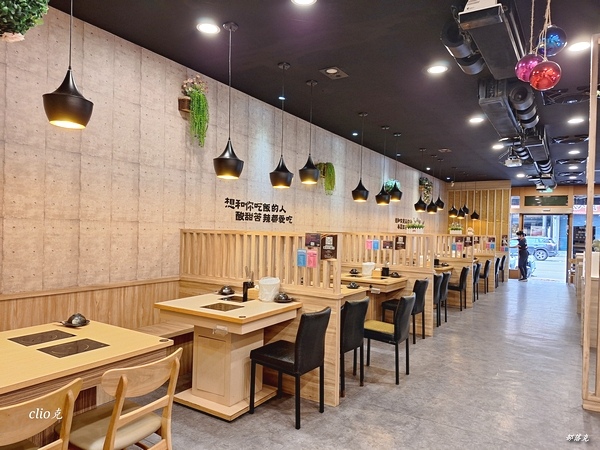 山崎昆布鍋物滿滿的肉品、海鮮和蔬食，小克的火鍋首選（桃園火鍋