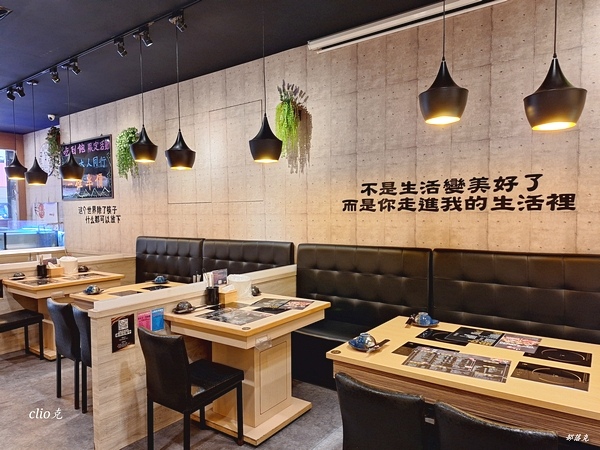 山崎昆布鍋物滿滿的肉品、海鮮和蔬食，小克的火鍋首選（桃園火鍋