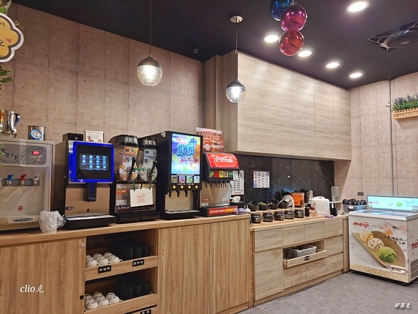 山崎昆布鍋物滿滿的肉品、海鮮和蔬食，小克的火鍋首選（桃園火鍋