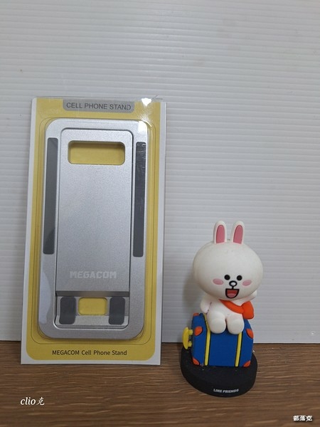 MEGACOM0.5cm超薄可折疊金屬手機架，鋁合金輕巧好用