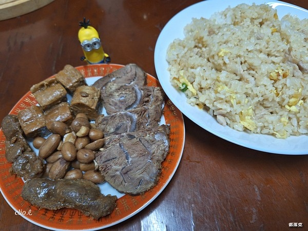 黑竹園堅持用40年的老滷汁製作出芳香四溢滋味難忘的好吃滷味（