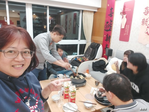 黑竹園堅持用40年的老滷汁製作出芳香四溢滋味難忘的好吃滷味（