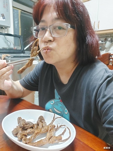 黑竹園堅持用40年的老滷汁製作出芳香四溢滋味難忘的好吃滷味（