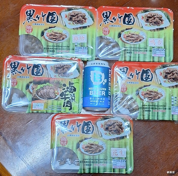 黑竹園堅持用40年的老滷汁製作出芳香四溢滋味難忘的好吃滷味（