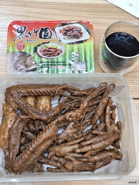 黑竹園堅持用40年的老滷汁製作出芳香四溢滋味難忘的好吃滷味（