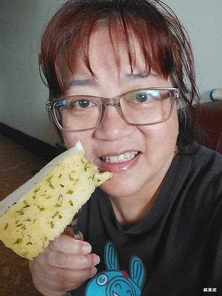 蛋就醬時尚輕食限定垂涎含淚香蒜奶油金磚，香濃酥柔讓我愛不