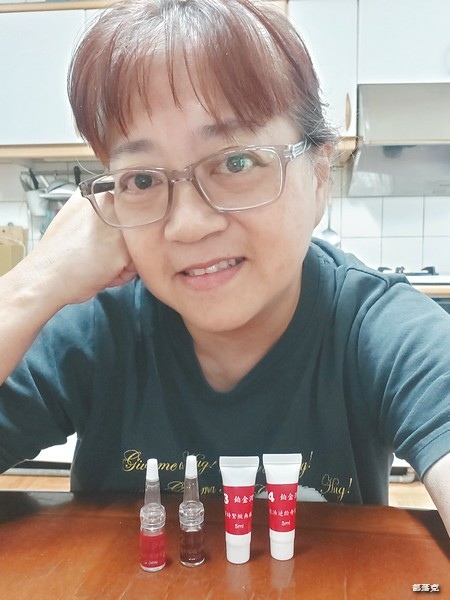 鉑金潤讓我煥亮新生安心逆齡，二代更加緊實抗老安瓶旅行套組(敏