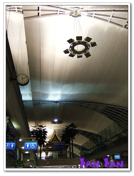 蘇汪納蓬國際機場的天花板