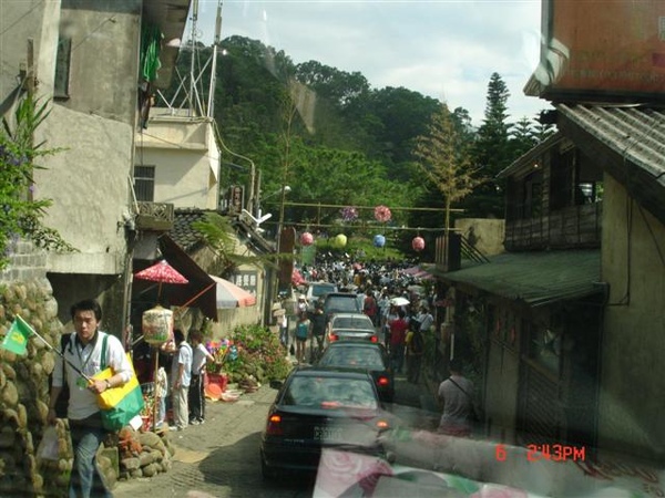 勝興車站老街大塞車啦.JPG