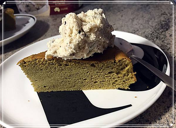 matcha chiffon cake.jpg