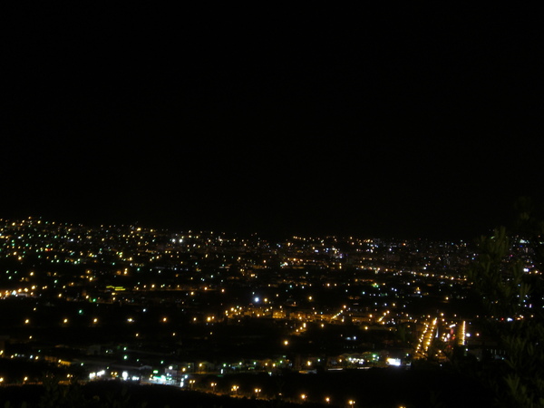 遠來飯店前的夜景