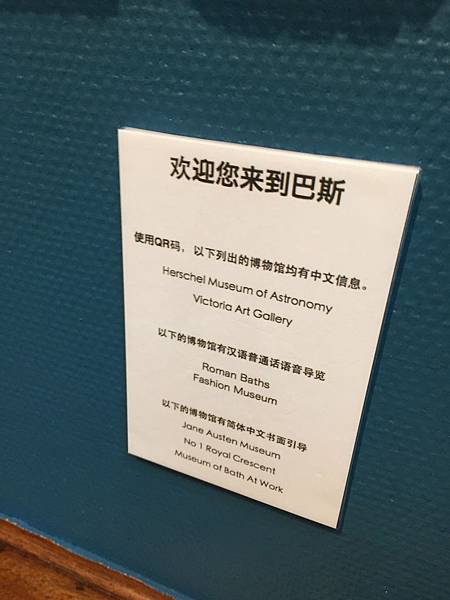 超極酷喔只要用手機掃QRCODE就可以馬上閱讀每個大師畫作的中文講解喔!!.JPG