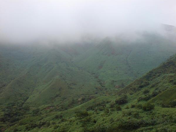 不知名的山岳起霧唷