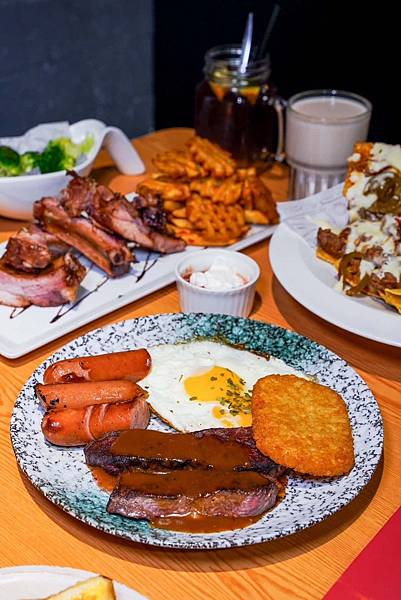 【台北美食】人氣美式早午餐推薦，『肯恩廚房』，水牛城香辣炸雞