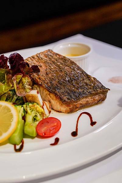 【台中美食】台中經典西餐廳，『菲菲花園』，在地老字號！
