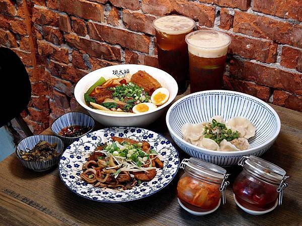 【新店牛肉麵】功夫豬私廚好麵:新店水餃,牛肉麵,滷味,大坪林美食全新菜單登場