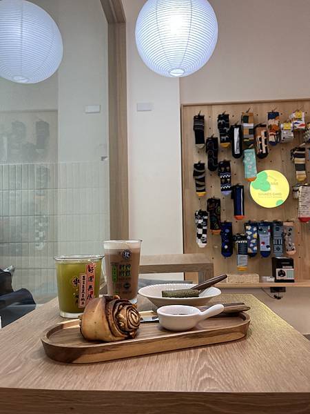 台南中西區新開幕巷弄咖啡廳 ▴酥酥肉桂捲 雙茶布朗尼 【蛙角