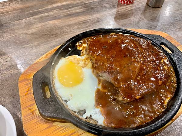 台北大安美食科技大樓站旁的平價牛排 - 樂和牛排,CP 值