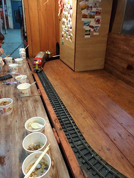 (花蓮)幽靈餐車 深夜食堂大推薦，不過常常很快就售完 這倒是真的