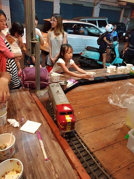 (花蓮)幽靈餐車 深夜食堂大推薦,不過常常很快就售完 這倒是真的