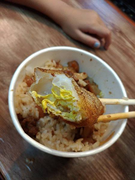 (花蓮)幽靈餐車 深夜食堂大推薦，不過常常很快就售完 這倒是真的