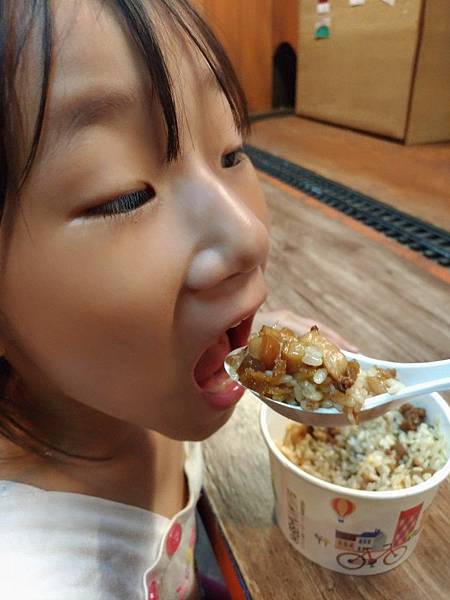 (花蓮)幽靈餐車 深夜食堂大推薦,不過常常很快就售完 這倒是真的