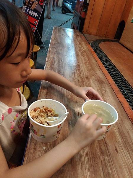 (花蓮)幽靈餐車 深夜食堂大推薦，不過常常很快就售完 這倒是真的