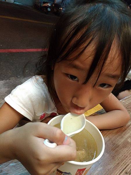 (花蓮)幽靈餐車 深夜食堂大推薦，不過常常很快就售完 這倒是真的