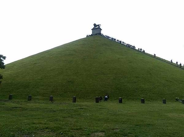 歐洲冷知識 —— 挖人骨製糖 *滑鐵盧戰役後的屍骨都到哪裡去 歐洲冷知識 —— 挖人骨製糖 *滑鐵盧戰役後的屍骨都到哪裡去