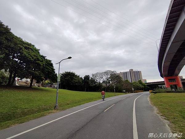 新店溪河濱自行車道 (2).jpg