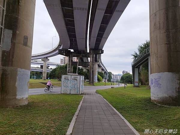 新店溪河濱自行車道 (4).jpg