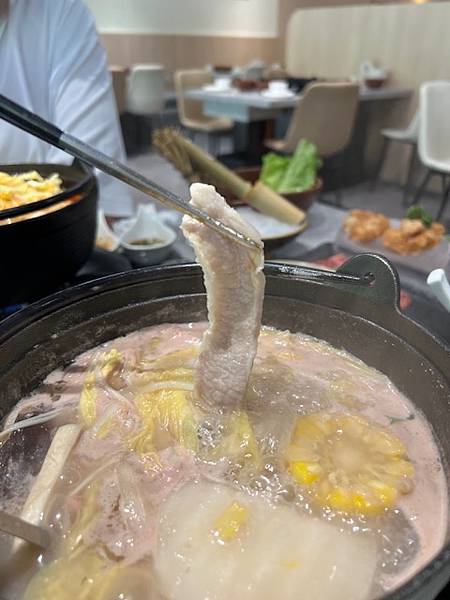 網美風質感鍋物也是寵物友善餐廳桃園藝文特區美食推薦玖圍鍋 網美風質感鍋物也是寵物友善餐廳桃園藝文特區美食推薦玖圍鍋