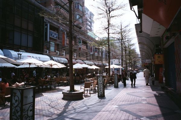 台中精誠一街一景，這地方蠻好的