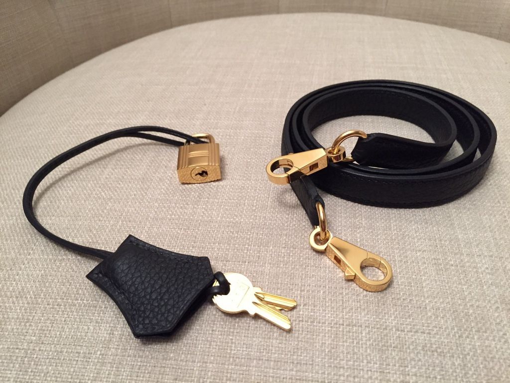 凱莉32黑金 白椅_5330