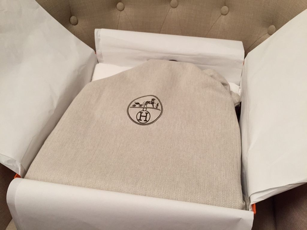 凱莉32黑金 白椅_2750