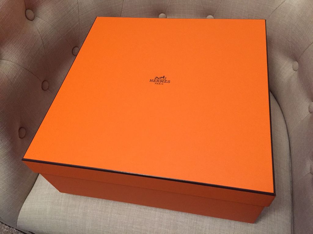 凱莉32黑金 白椅_8746 凱莉32黑金 白椅_8746