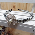 (韓版)純手工髮箍--珍珠銀色花朵時尚感髮箍 (2).JPG