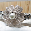 (韓版)純手工髮箍--珍珠銀色花朵時尚感髮箍 (8).JPG