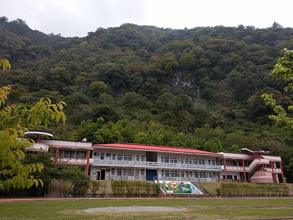 帶著 咖啡寶樂 去旅行，Go 粟松溫泉 | 利稻國小 | 保溫瓶,保溫瓶,手沖壼,保溫手沖壼,保溫細口壼,細口壼,戶外,旅遊,抗寒,登山,露營