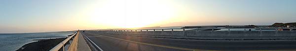 0304-014-02這是全景-跨海大橋上滴落日.JPG