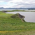 004制高點滴觀景區.一眼望企十分壯觀.全景圖就口以發現位於右側Stakhólstjörn是米湖中另一個獨立滴小池塘.JPG