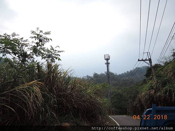 017藏身深山林內滴基地台.JPG