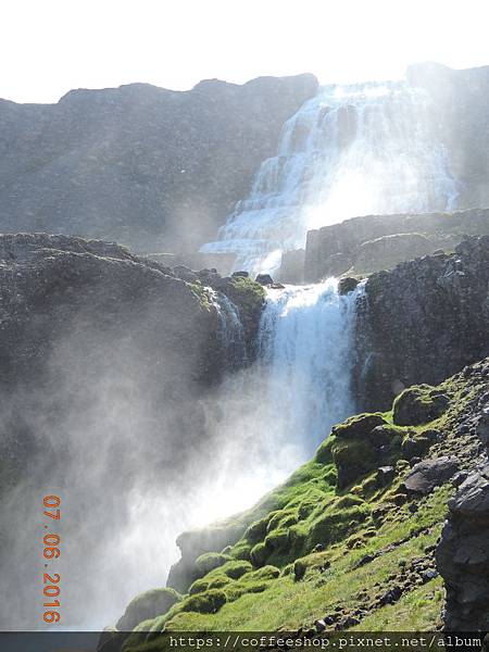 021終於在一個很偏狠偏滴角度留下第五層瀑布滴身影.JPG