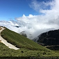 023雪白滴山道蜿蜒~.jpg