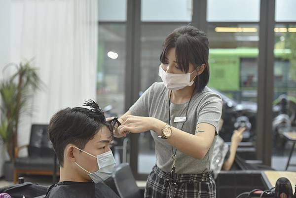 台中男生燙髮推薦【sCOII HAIR】2024年韓系流行髮