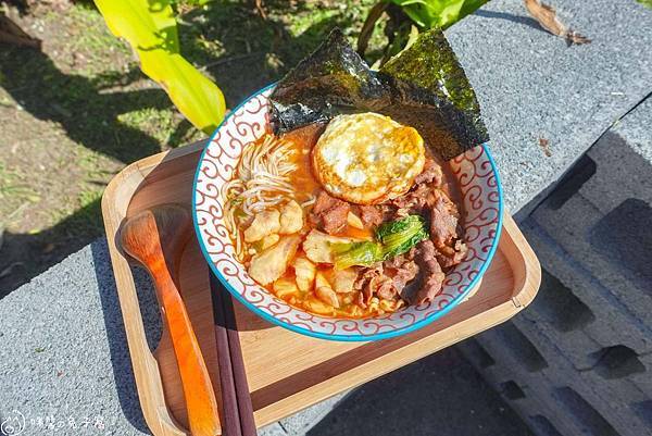 基隆美食。小李海鮮麵  八斗子車站對面的半自助吃泡麵  自選