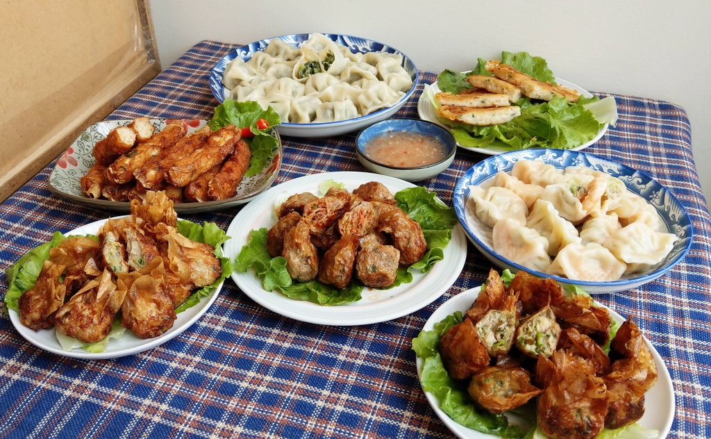 丸水餃韭菜鮮肉水餃大好蝦鮮肉水餃高麗菜千張餃剝皮辣椒千張餃泡菜莎朗牛千張餃千張蝦蝦花枝捲千張月亮蝦餅.jpg