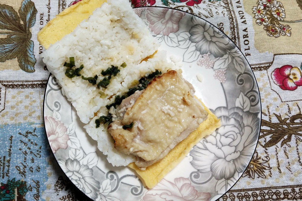 全家鼎泰豐宮保雞丁炒麵APUJAN肉桂蘋果塔大戶屋香蔥鹽麴雞腿飯糰黑醋栗優格泡芙6.jpg