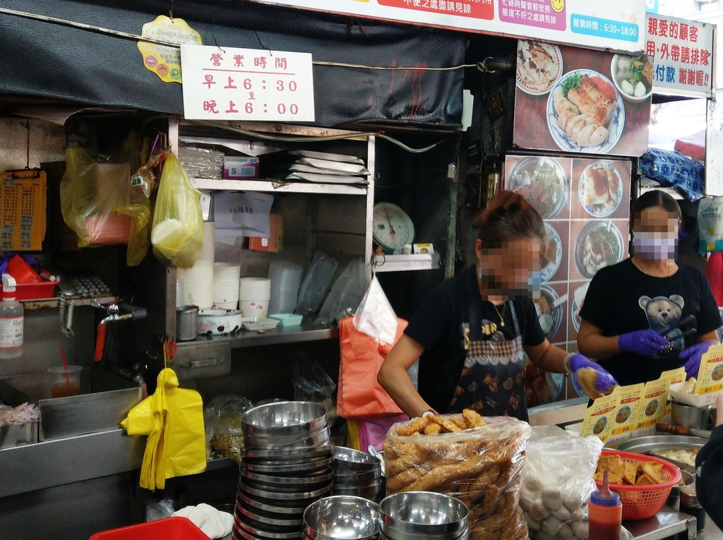 台中第二市場王記菜頭粿糯米腸鄒氏餡餅蔥油餅港廚美食蜜藏地瓜2.jpg